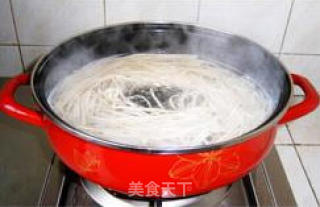 鸭汤煨面的做法步骤：2