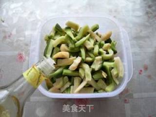 酱拌萝卜干的做法步骤：2