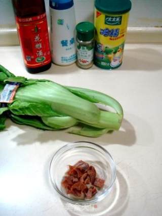 家庭精致小炒“干贝松炒盖菜梗”的做法步骤：4