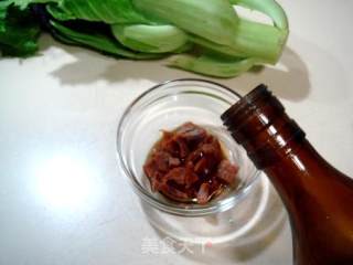 家庭精致小炒“干贝松炒盖菜梗”的做法步骤：4
