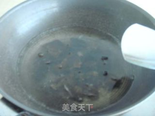 木耳蘑菇炒鸡蛋的做法步骤：3