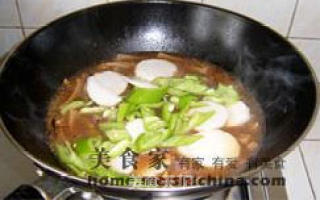 永不落伍的美容菜—山药炖猪皮的做法步骤：3