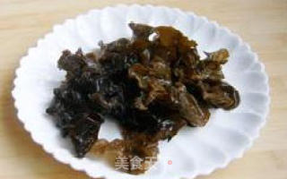 节后肠胃调理菜——冬莴笋炒木耳的做法步骤：3