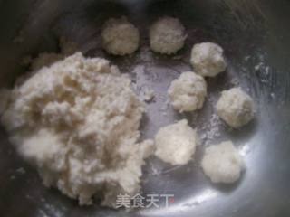 椰丝蛋白球的做法步骤：2
