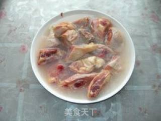 榛蘑炖鸡腿的做法步骤：2