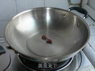 榛蘑炖鸡腿的做法步骤：2