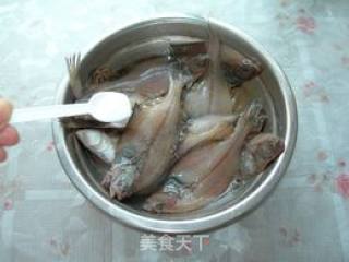 干煎偏口鱼的做法步骤：2