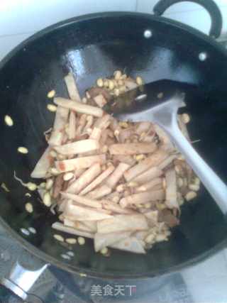 旧貌换新颜---豆芽肉丝炒饼的做法步骤：2