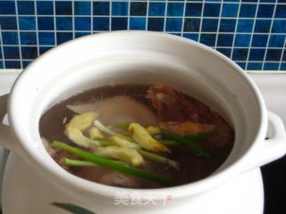 竹荪笨鸡汤的做法步骤：3