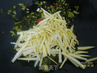 【酸菜笋丝】的做法步骤：2
