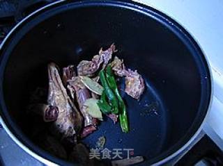 年后的第一道菜----莴苣风鹅汤的做法步骤：2