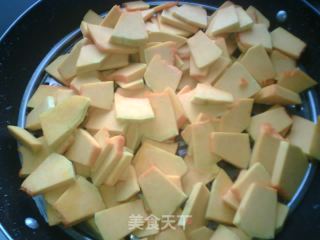 南瓜花卷的做法步骤：2