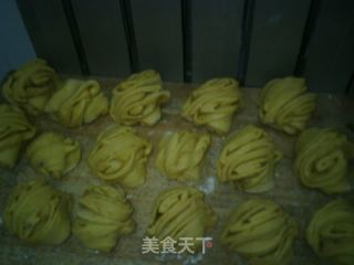 南瓜花卷的做法步骤：2