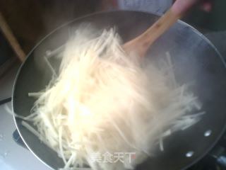 青椒土豆丝的做法步骤：2