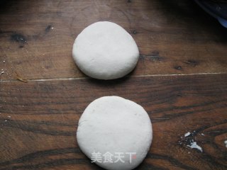 糯香芝麻番薯饼的做法步骤：2