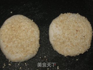 糯香芝麻番薯饼的做法步骤：2