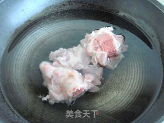 白萝卜瑶柱猪骨汤的做法步骤：4