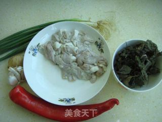 紫苏炒粉肠的做法步骤：2