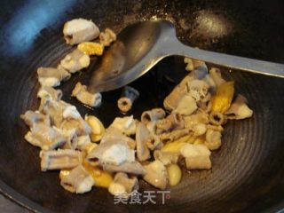 紫苏炒粉肠的做法步骤：2