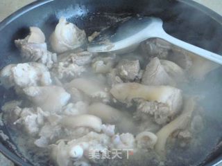 猪手扒海参的做法步骤：2
