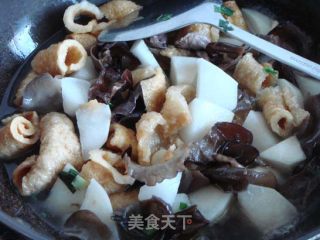 炸猪皮一锅乱炖的做法步骤：4