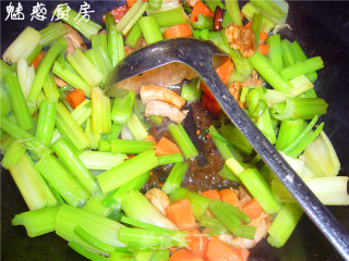 什锦芹菜段的做法步骤：2