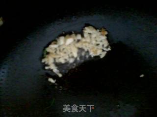包菜炒腊肠的做法步骤：2