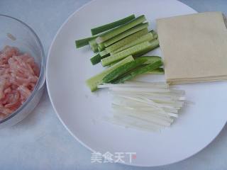 京酱肉丝的做法步骤：2