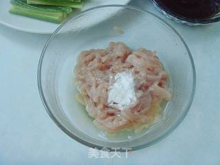 京酱肉丝的做法步骤：2