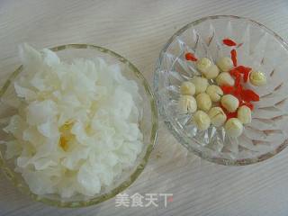 丰胸圣品----木瓜银耳炖牛奶的做法步骤：3