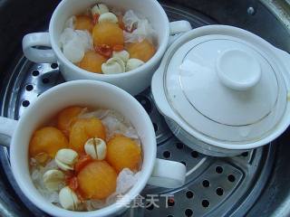 丰胸圣品----木瓜银耳炖牛奶的做法步骤：3
