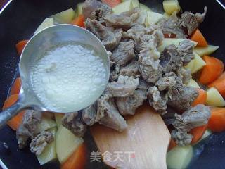 咖喱牛腩的做法步骤：3