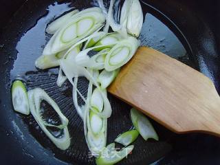 葱爆羊肉的做法步骤：2
