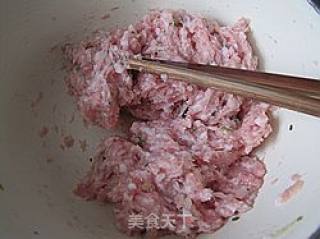 韭菜肉馅春卷的做法步骤：2