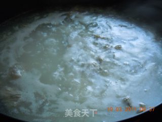 猪骨粥的做法步骤：2