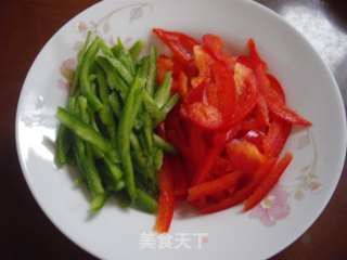 双椒肉丝的做法步骤：2