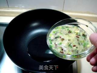 应季开春第一鲜“香椿芽摊鸡蛋”的做法步骤：2