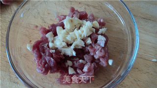 蒸蒜蓉瘦肉肠的做法步骤：2