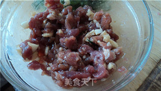 蒸蒜蓉瘦肉肠的做法步骤：2