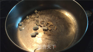 剩肉炒芹菜的做法步骤：2