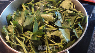 剩肉炒芹菜的做法步骤：2