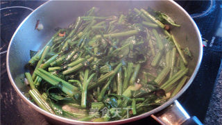 剩肉炒芹菜的做法步骤：2