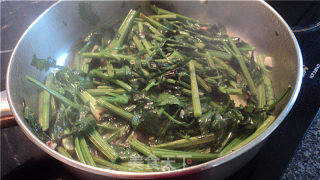 剩肉炒芹菜的做法步骤：2