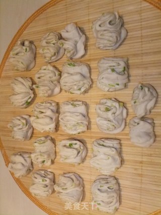香葱花卷的做法步骤：2