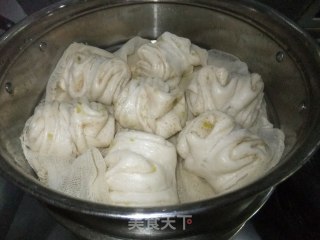 香葱花卷的做法步骤：2
