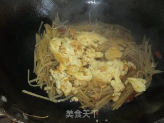 土豆丝炒鸡蛋的做法步骤：2
