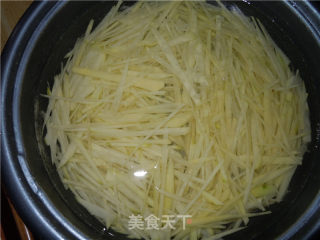玉米粥+凉拌土豆丝的做法步骤：2