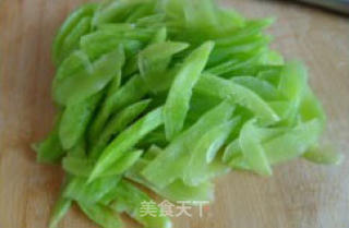 节后减肥菜---蒜拌莴笋的做法步骤：2