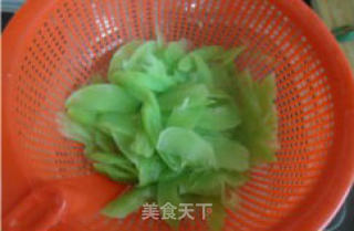 节后减肥菜---蒜拌莴笋的做法步骤：2