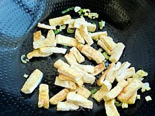 家常小炒菜----韭菜炒豆腐的做法步骤：4